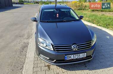 Універсал Volkswagen Passat 2013 в Рівному