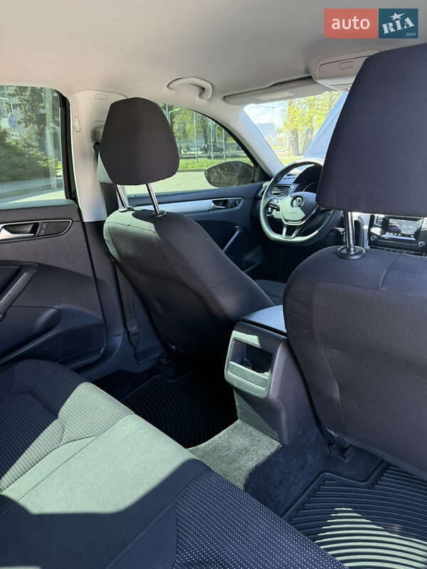 Седан Volkswagen Passat 2015 в Одесі