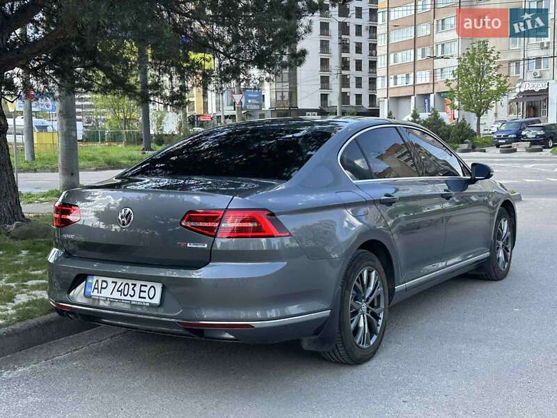 Седан Volkswagen Passat 2017 в Ивано-Франковске