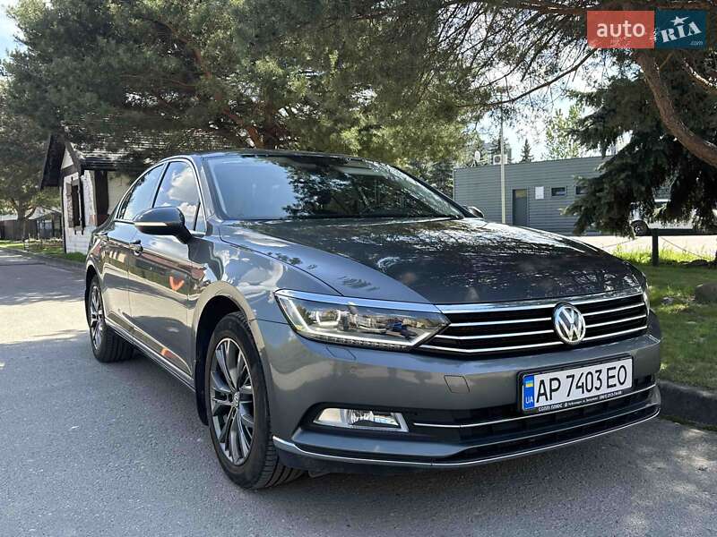 Седан Volkswagen Passat 2017 в Ивано-Франковске