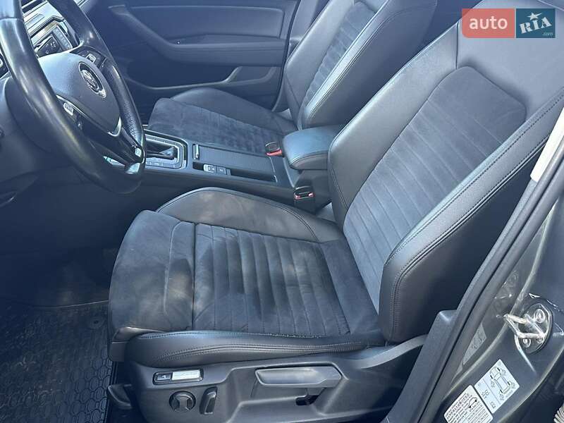 Седан Volkswagen Passat 2017 в Ивано-Франковске