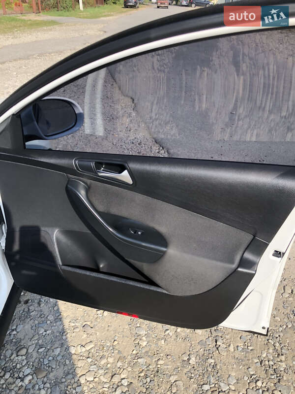 Универсал Volkswagen Passat 2010 в Ивано-Франковске