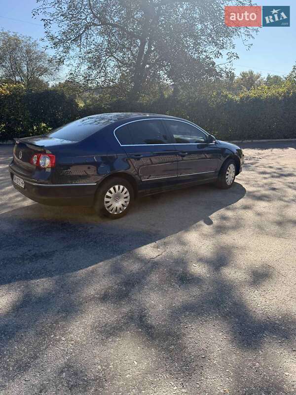 Седан Volkswagen Passat 2005 в Житомире