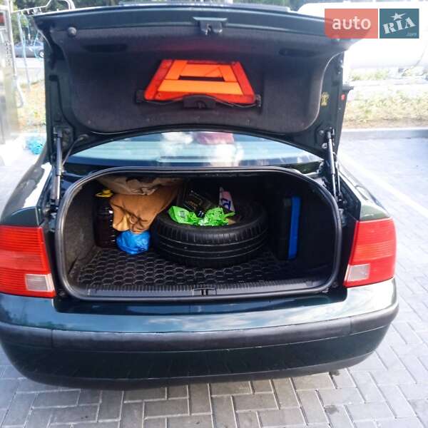 Седан Volkswagen Passat 1996 в Каменец-Подольском