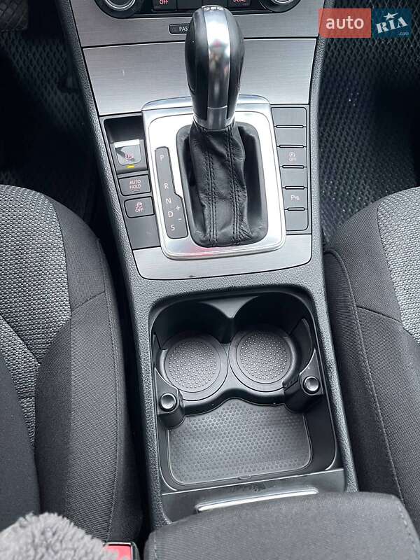 Универсал Volkswagen Passat 2011 в Бродах