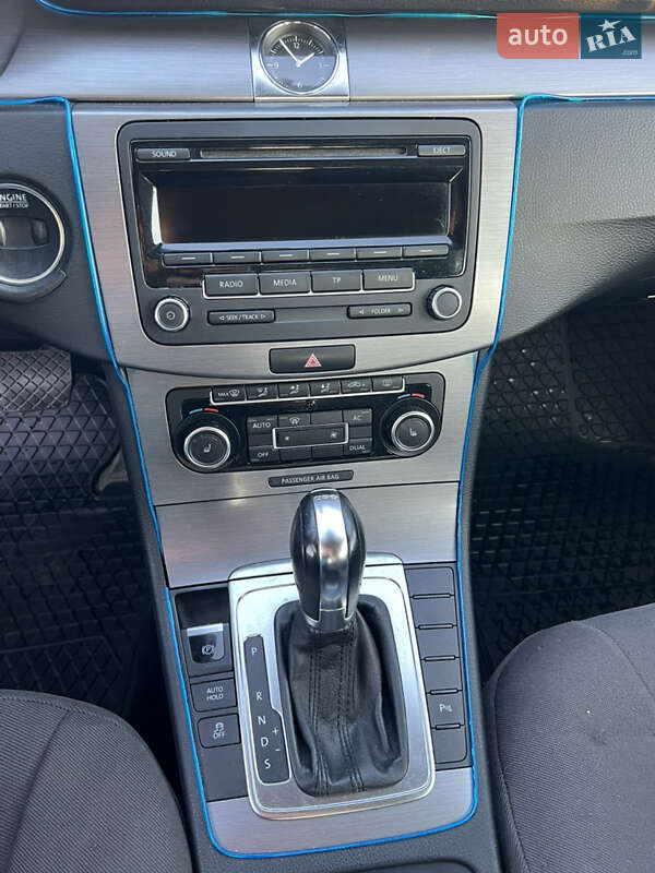 Седан Volkswagen Passat 2011 в Киеве