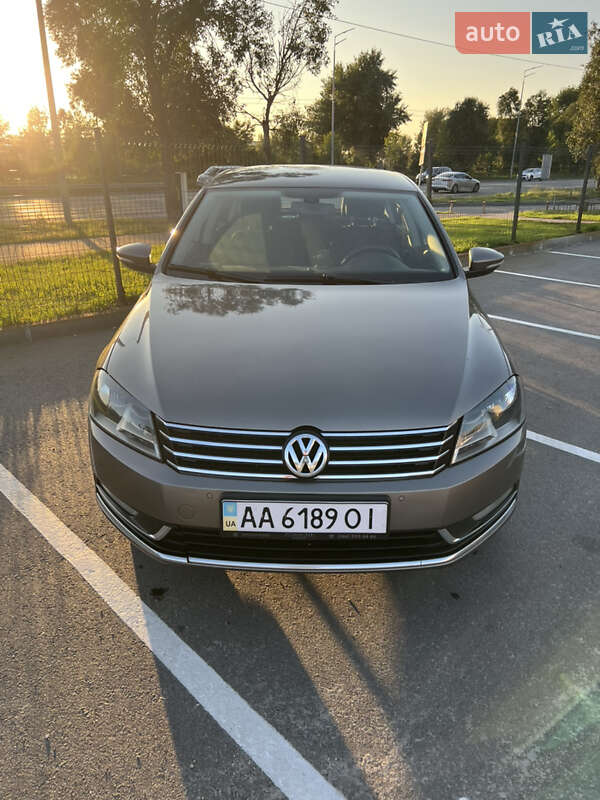Седан Volkswagen Passat 2011 в Киеве