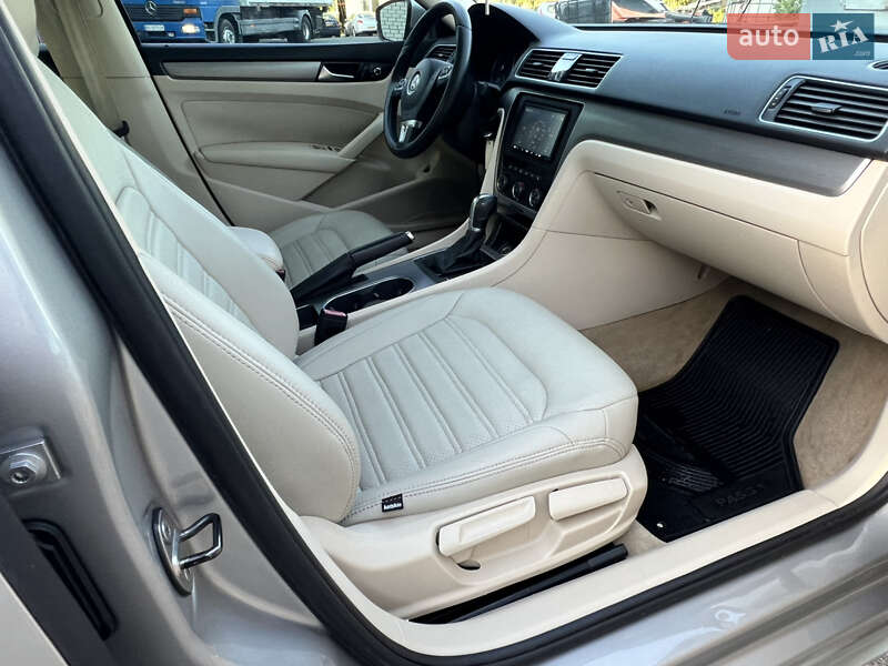 Седан Volkswagen Passat 2014 в Хмельницькому