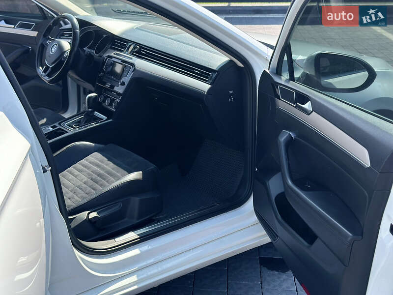Універсал Volkswagen Passat 2017 в Львові