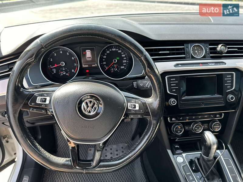Універсал Volkswagen Passat 2017 в Львові