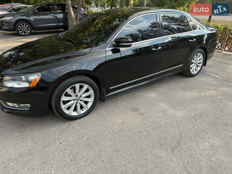 Седан Volkswagen Passat 2013 в Днепре
