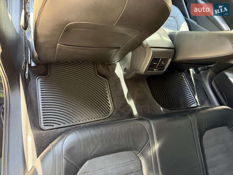 Седан Volkswagen Passat 2013 в Днепре