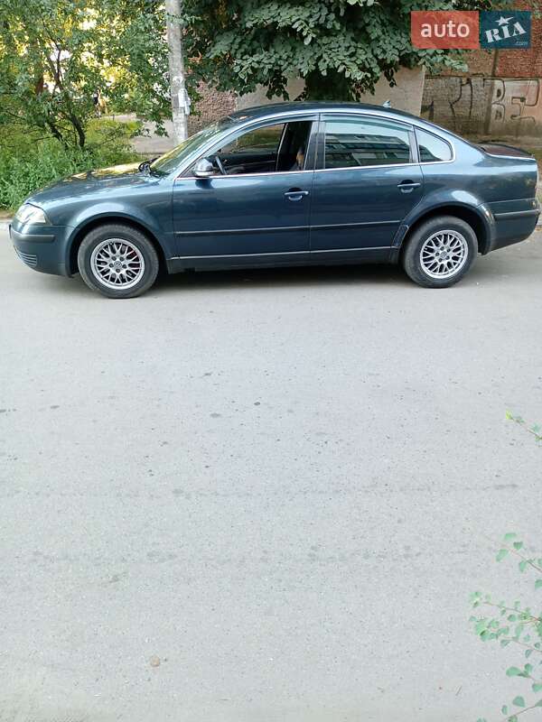 Седан Volkswagen Passat 2004 в Фастове