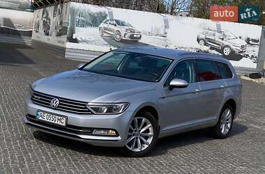Універсал Volkswagen Passat 2015 в Дніпрі