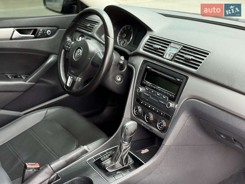 Седан Volkswagen Passat 2014 в Днепре