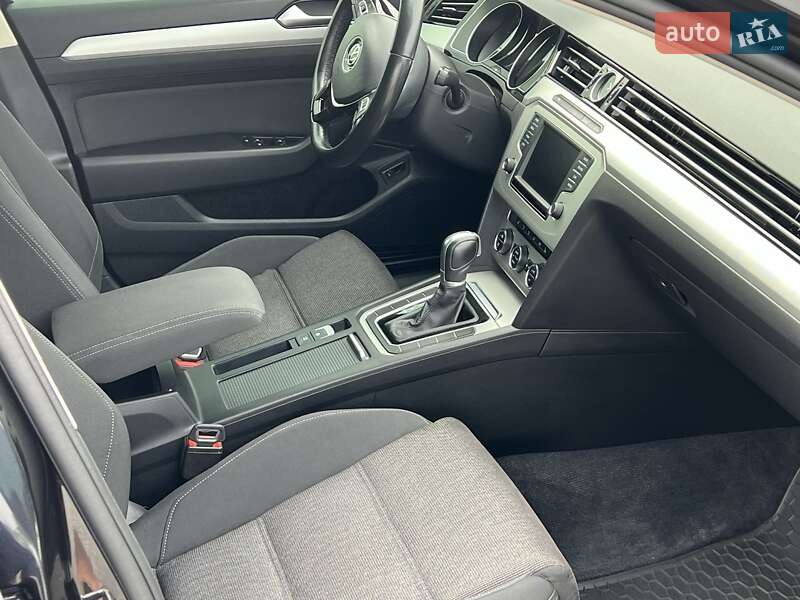 Седан Volkswagen Passat 2017 в Львові
