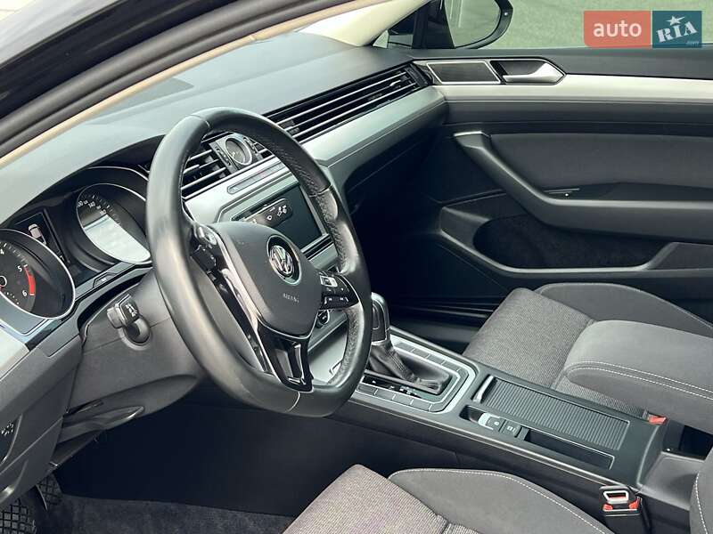 Седан Volkswagen Passat 2017 в Львові