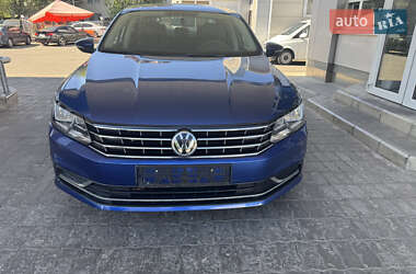 Седан Volkswagen Passat 2016 в Одессе