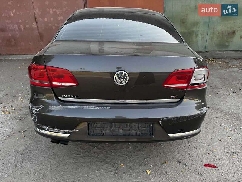 Седан Volkswagen Passat 2012 в Киеве