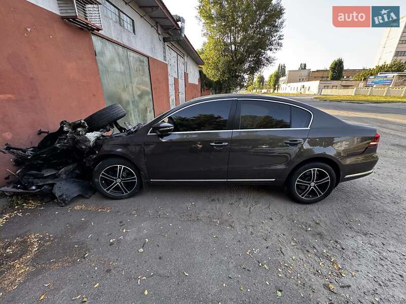 Седан Volkswagen Passat 2012 в Киеве