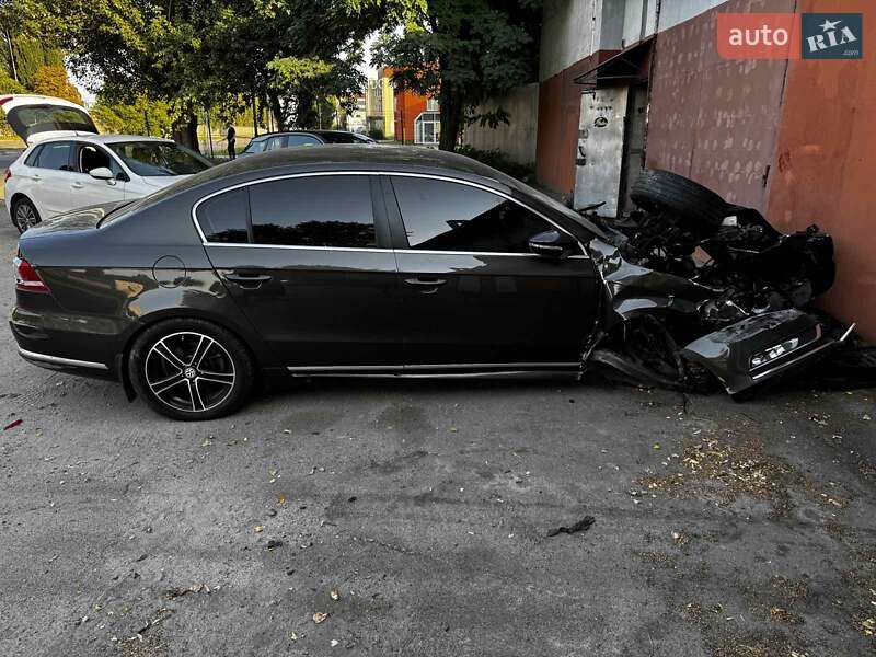 Седан Volkswagen Passat 2012 в Киеве