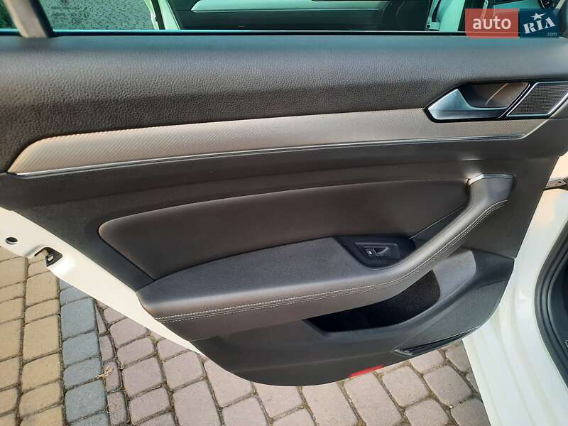 Седан Volkswagen Passat 2018 в Стрые