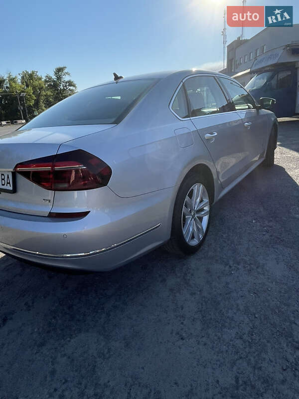Седан Volkswagen Passat 2018 в Дніпрі