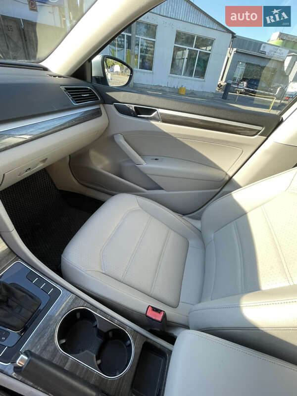 Седан Volkswagen Passat 2018 в Дніпрі