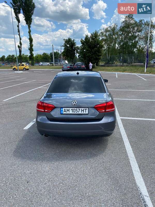 Седан Volkswagen Passat 2014 в Киеве