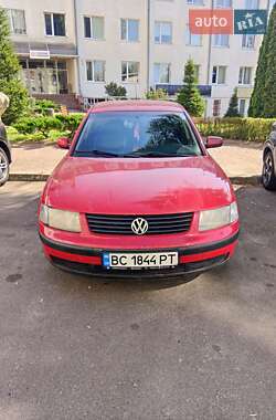 Седан Volkswagen Passat 1998 в Львове