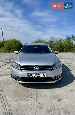 Седан Volkswagen Passat 2012 в Ужгороді