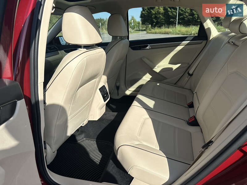 Седан Volkswagen Passat 2017 в Львове