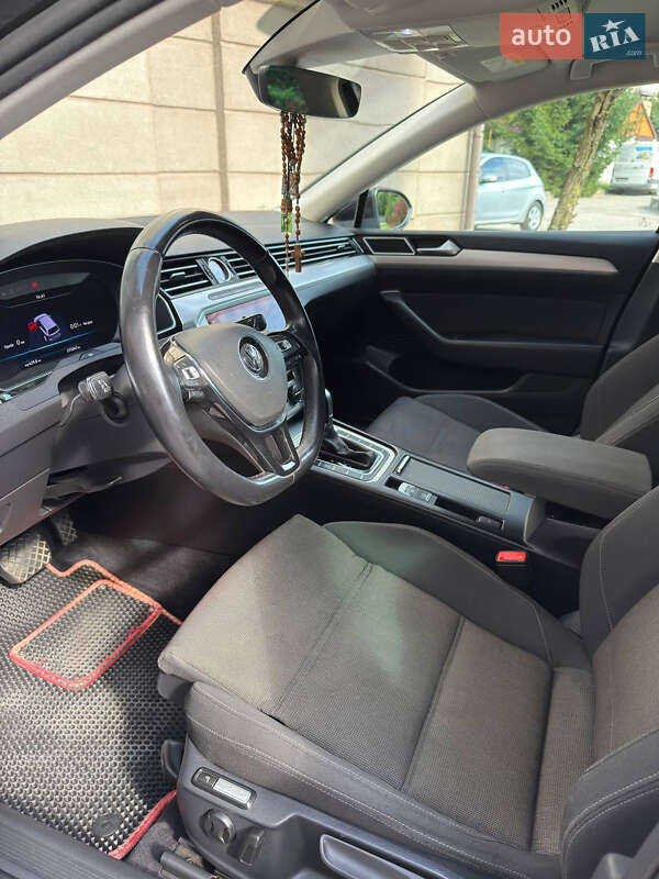 Универсал Volkswagen Passat 2018 в Николаеве фото 14 Универсал Volkswagen Passat 2018 в Николаеве