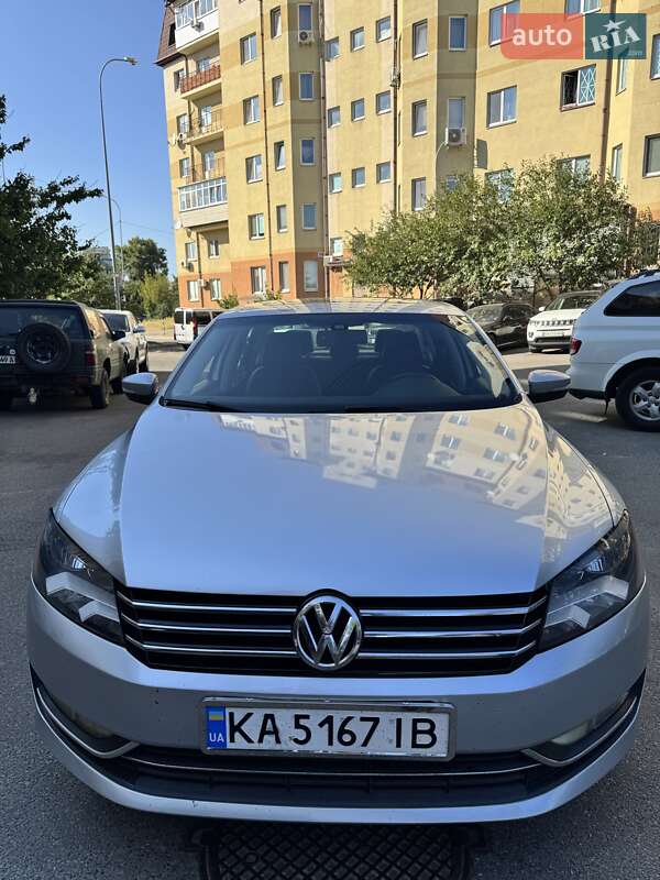 Седан Volkswagen Passat 2013 в Киеве