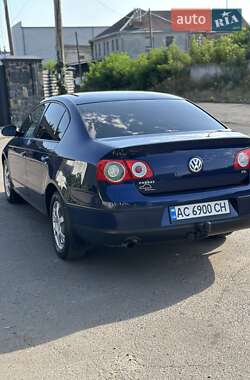 Седан Volkswagen Passat 2005 в 