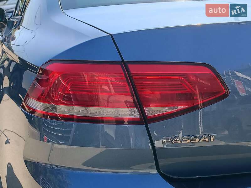 Седан Volkswagen Passat 2015 в Харькове