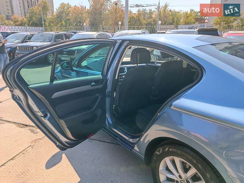Седан Volkswagen Passat 2015 в Харькове