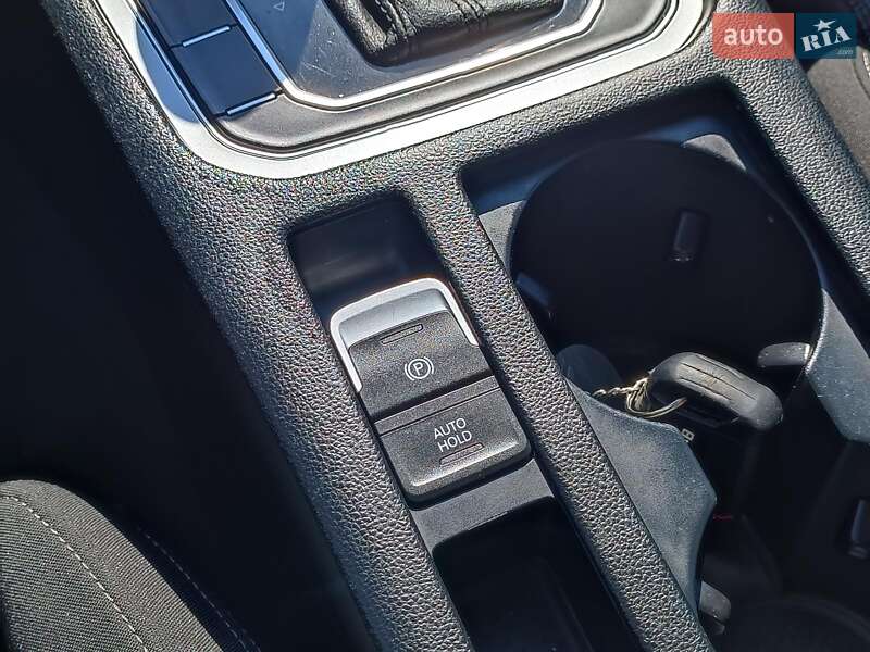 Седан Volkswagen Passat 2015 в Харькове