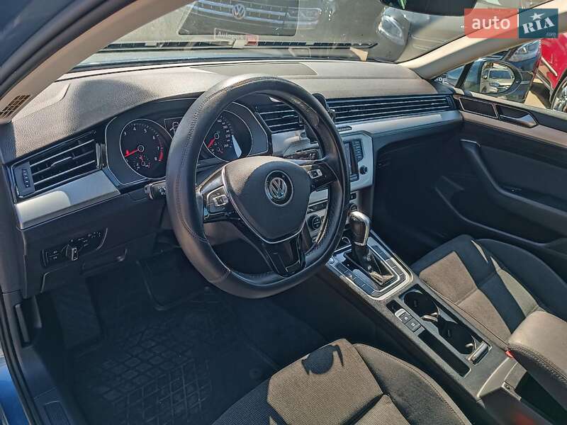 Седан Volkswagen Passat 2015 в Харькове