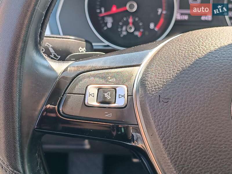 Седан Volkswagen Passat 2015 в Харькове