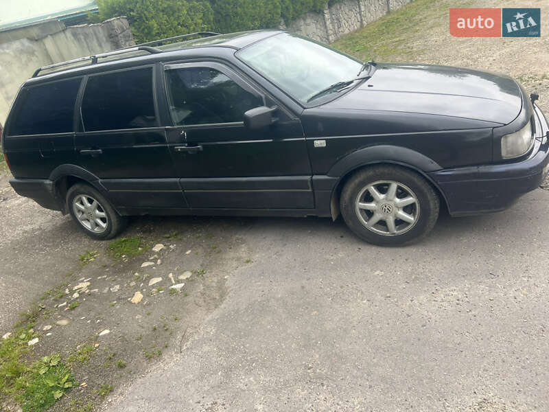 Универсал Volkswagen Passat 1990 в Мостиске