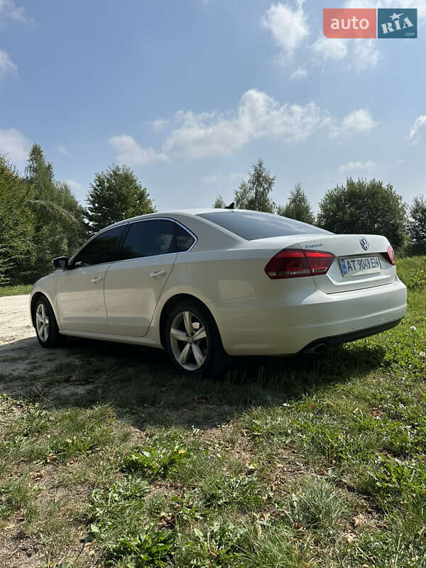 Седан Volkswagen Passat 2012 в Рогатине
