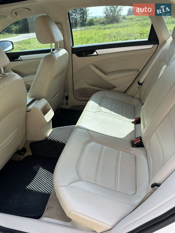Седан Volkswagen Passat 2012 в Рогатине