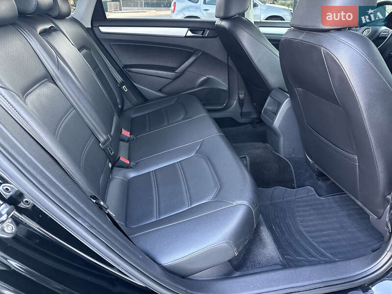 Седан Volkswagen Passat 2012 в Кропивницком