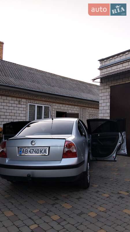 Седан Volkswagen Passat 2001 в Тульчине