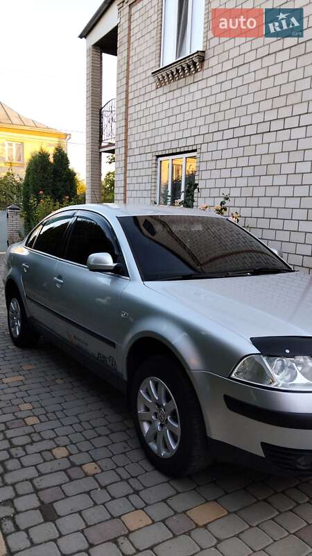Седан Volkswagen Passat 2001 в Тульчине