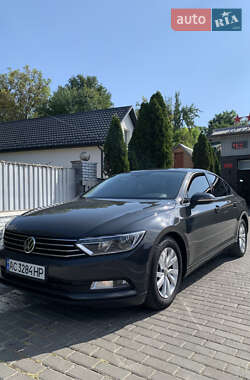 Седан Volkswagen Passat 2017 в Луцке