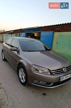 Седан Volkswagen Passat 2011 в Харькове