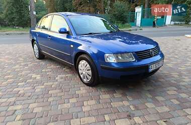 Седан Volkswagen Passat 1999 в Києві