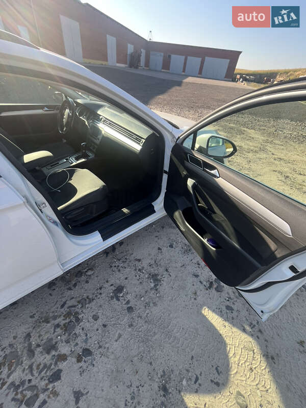 Универсал Volkswagen Passat 2017 в Ровно